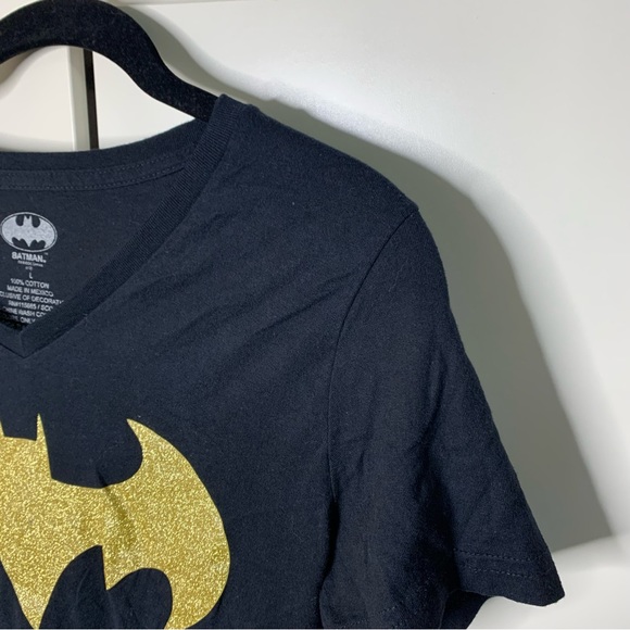 Batman Graphic T-Shirt with Removable Cape - Picture 2 of 10